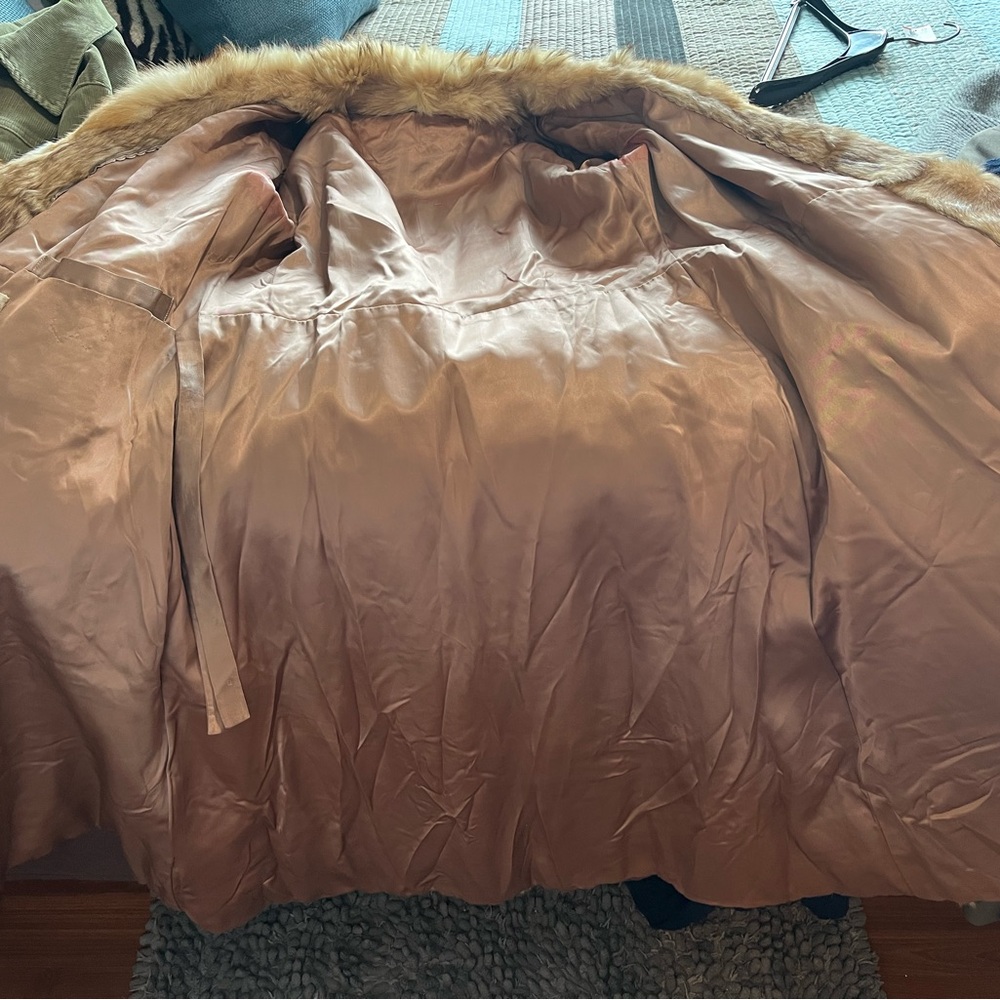 Luxurious Fur Coat with Double-Breasted Design - Picture 10 of 16